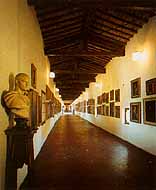L'interno del Corridoio Vasariano