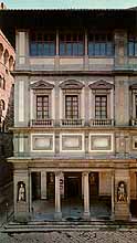 three floors of the Uffizi